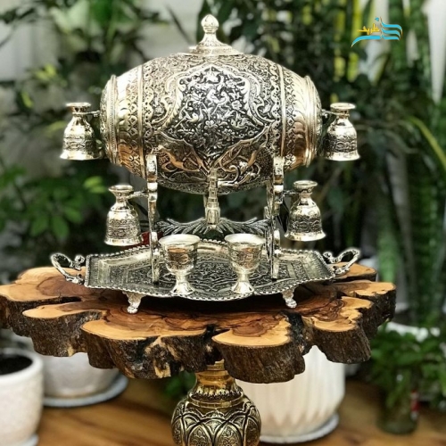 خرید، قیمت و مشخصات بشکه شربت خوری برنجی قلم دست اعلاء سیاه قلم به همراه سینی و پیک برنجی قلم زنی | هنرظریف