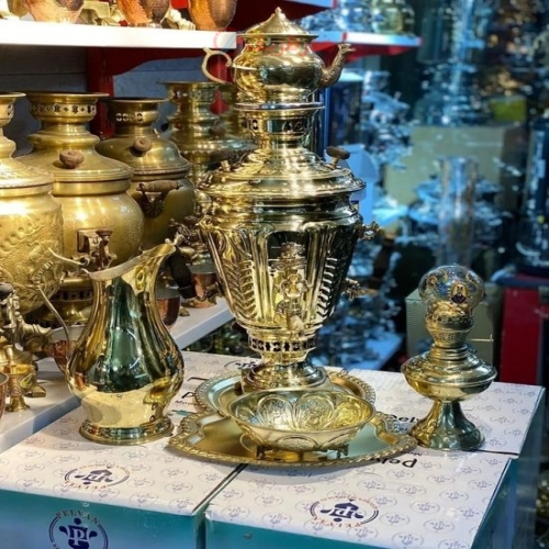 خرید و قیمت سرویس سماور برنجی ذغالی 6 لیتری 5 تکه، شامل سماور، سینی، جام و پارچ - هنرظریف