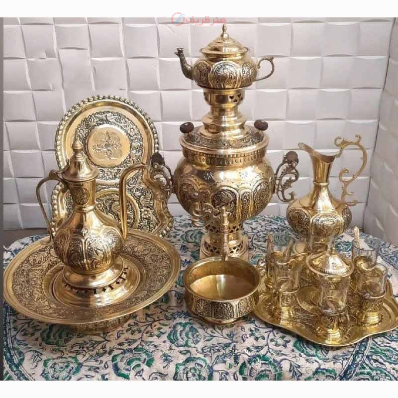 خرید، قیمت و مشخصات سرویس سماور 7 لیتری برنجی قلم زنی به همراه سرویس چایخوری و آفتابه لگن، زیر قیمت | هنرظریف