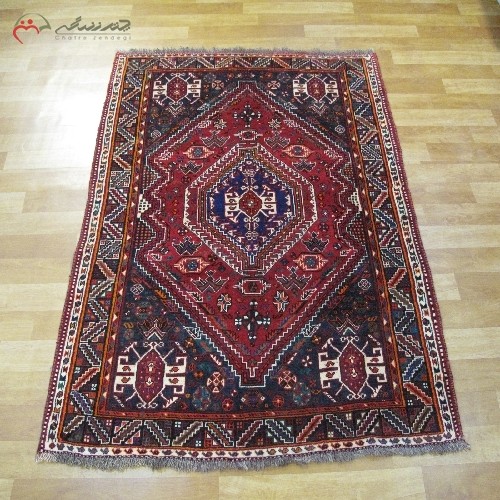خرید آنلاین، فرش دستبافت شیراز کد 39243 بافته شده با نخ درجه یک، طرح لچک و ترنج رنگ حاشیه سرمه ای، با قیمت مناسب | هنرظریف