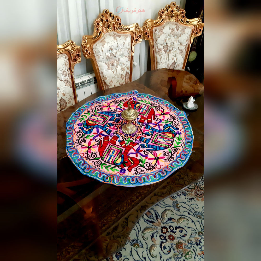 خرید، قیمت و مشخصات رومیزی گرد سوزن دوزی و آینه کاری B-6 با پارچه کتان درجه 1، دوخت با کیفیت بالا | هنرظریف