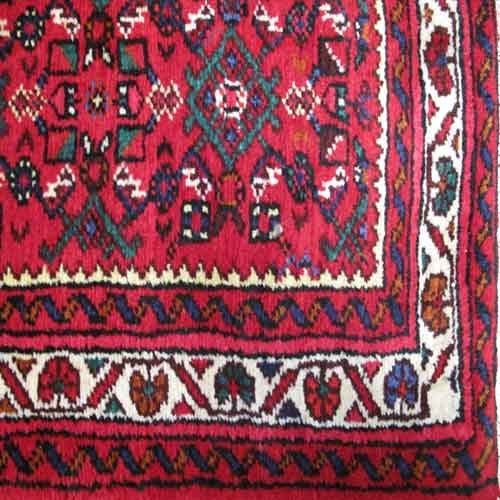 فرش دستباف حسين آباد همدان طرح سراسر سایز كناره رنگ زمینه لاكي رنگ حاشیه كرم کد ۳۹۰۷۶
