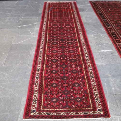 فرش دستباف حسين آباد همدان طرح سراسر سایز كناره رنگ زمینه لاكي رنگ حاشیه كرم کد ۳۹۰۷۶