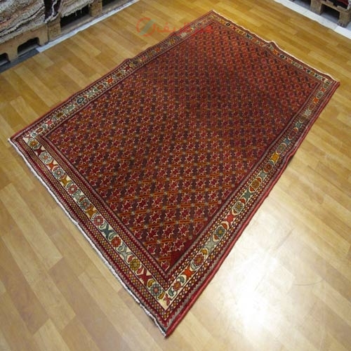 فرش دستباف شيراز طرح بندي سایز پرده اي رنگ زمینه لاكي رنگ حاشیه كرم کد ۳۹۳۲۳