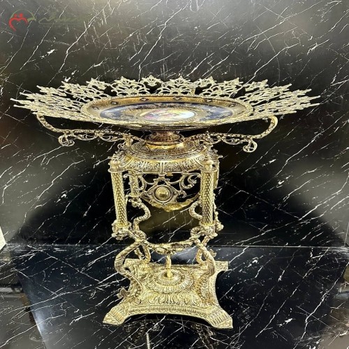 میوه خوری کنار سالنی برنزی طرح گل لاله و پایه بسیار زیبا چینی درجه یک