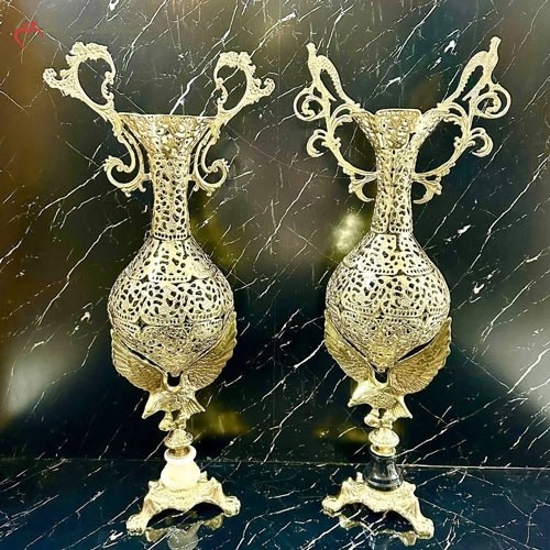 گلدان های شیک برنزی در طرح عقاب با پایه های سنگی سه گوش، پر نقش و نگار - هنرظریف