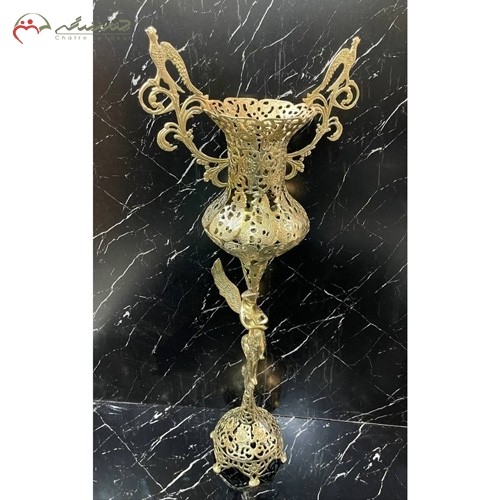کاپ برنزی پرنقش و پایه دار طرح فرشته بالدار و دسته های طرح بلبل، طلایی رنگ، پایه دار - هنرظریف