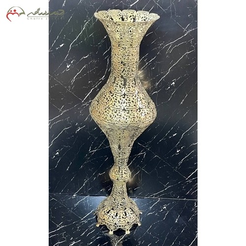 گلدان برنزی مدل درباری پرکار و ظریف طلایی رنگ پایه دار