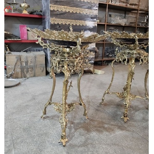 میوه خوری برنزی کنار سالنی با پایه های با دوام و رنگ طلایی ثابت با ضمانت - هنرظریف
