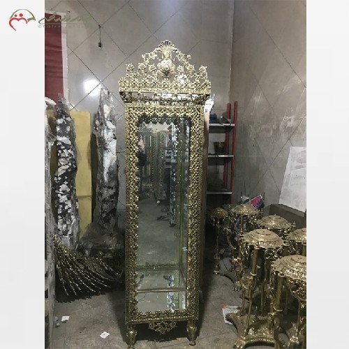 ویترین تاج دار برنزی ورق دوبل و بسیار پر نقش، رنگ ثابت و طراحی شیک، پایه دار و با دوام