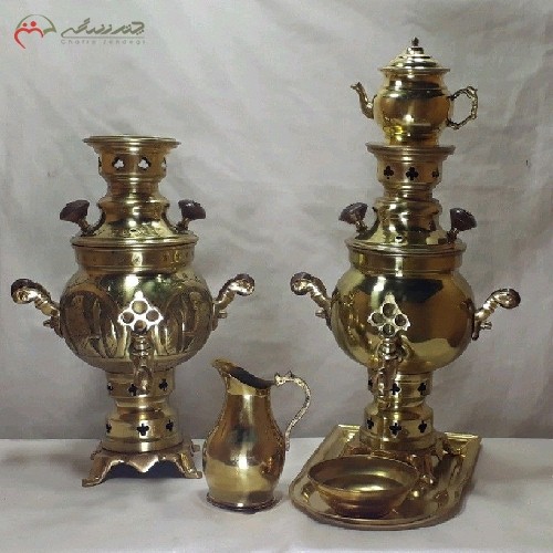 سماور ذغالی 2 لیتری در دو طرح ساده و قلم زنی شده سنتی و بدنه برنجی رنگ ثابت با ضمانت