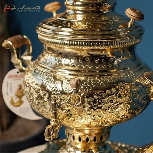 سماور زغالی برنجی طلایی رنگ در  طرح گل مرغ، پر نقش و زیبا