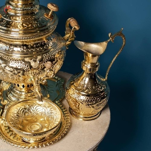 سماور زغالی برنجی طلایی رنگ در  طرح گل مرغ، پر نقش و زیبا