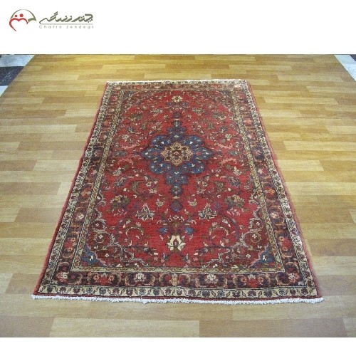 قالیچه دستبافت همدان کد 39086 با نخ درجه یک،طرح لچک و ترنج، زمینه لاکی و حاشیه سرمه ای همراه با ضمانت - هنرظریف