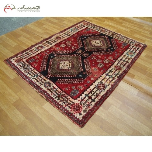 خرید آنلاین، فرش دستبافت لرستان کد 39449 رنگ زمینه لاکی و حاشیه کرم با طرح ترنج دارای ضمانت - هنرظریف