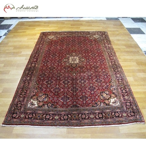 فرش دستبافت بیجار کد 39849 با طرح ماهی ترنج، رنگ زمینه ی لاکی و حاشیه سرمه ای، دارای گارانتی - هنرظریف