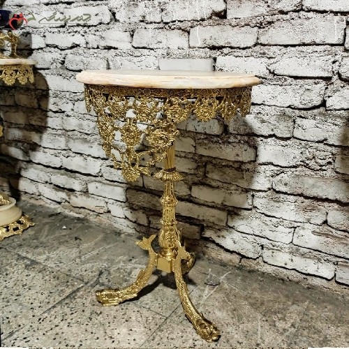 میز تلفن برنزی مدل پایه ماهی درخشان با حاشیه های طرح گل رز و صفحه سنگ مرمر به ابعاد 40 سانت دارای گارانتی - هنرظریف