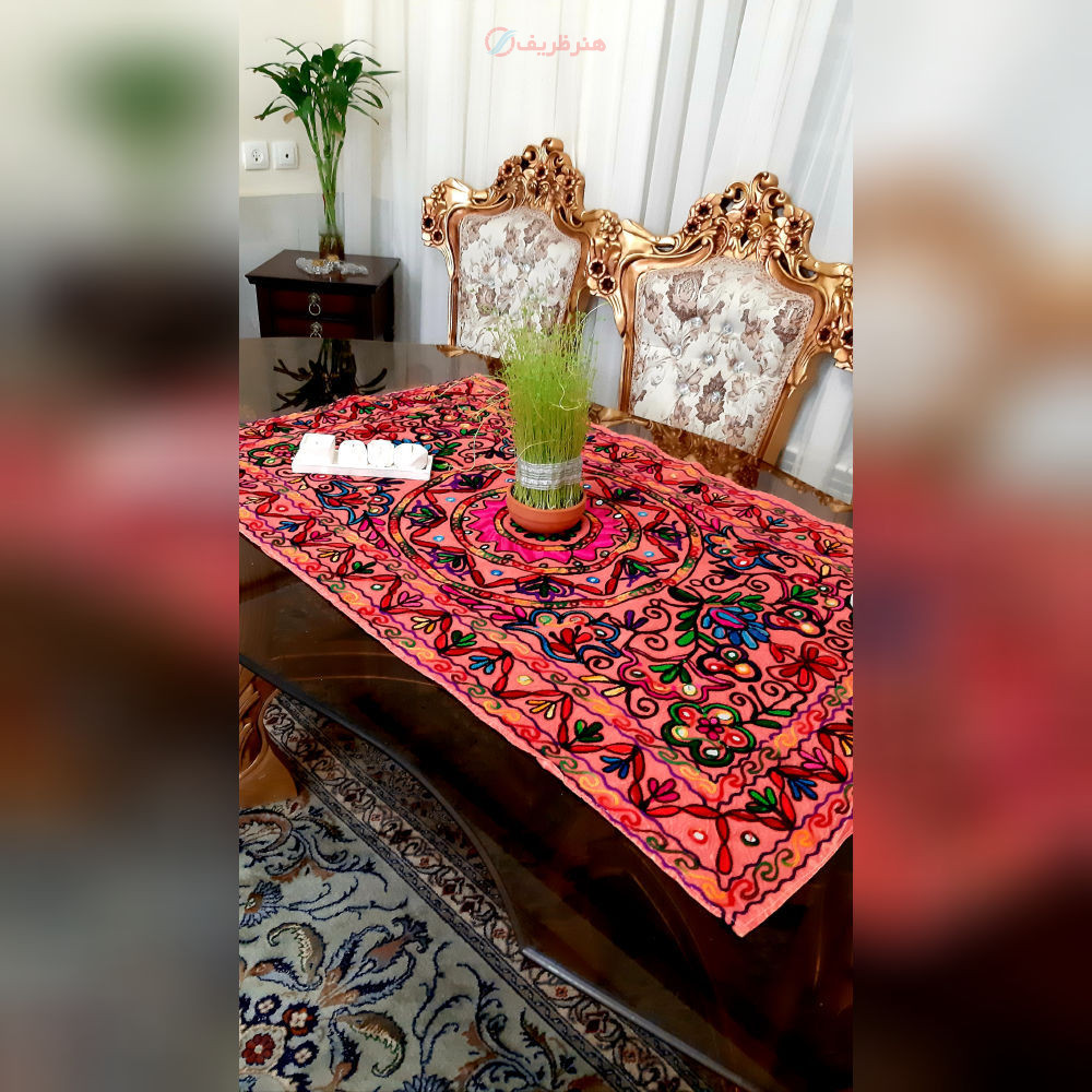 رومیزی مستطیل  سوزن دوزی و آینه کاری B-2 با پارچه کتان قابل شستشو دارای حاشیه و صدف