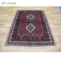 خرید آنلاین، فرش دستبافت سیرجان کد 39715 در طرح بی نظیر 2 ترنج با زمینه و حاشیه های لاکی، دارای ضمانت نامه، زیر قیمت بازار | هنرظریف